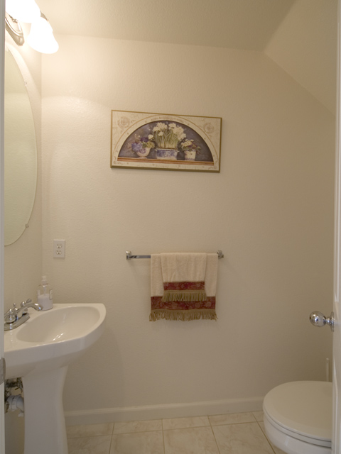 Downstairs Bath  picture - 914 Gates St, East Palo Alto 94303