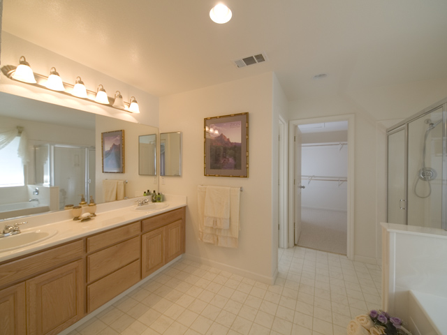 Master Bath1b  picture - 914 Gates St, East Palo Alto 94303