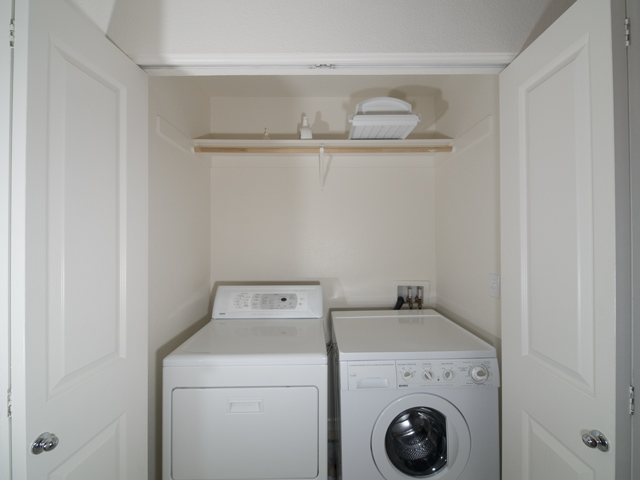 Washer Dryer  picture - 914 Gates St, East Palo Alto 94303
