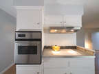 3121 Los Prados St 2, San Mateo 94403 - Kitchen Stove 