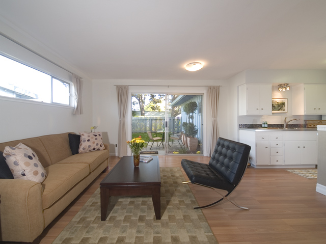 Living (A) picture - 3121 Los Prados St 2, San Mateo 94403