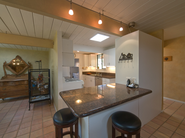 Kitchen Bar  picture - 717 De Soto Dr, Palo Alto 94303