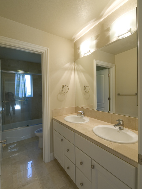 Bath Upstairs  picture - 186 Monroe Dr, Palo Alto 94306