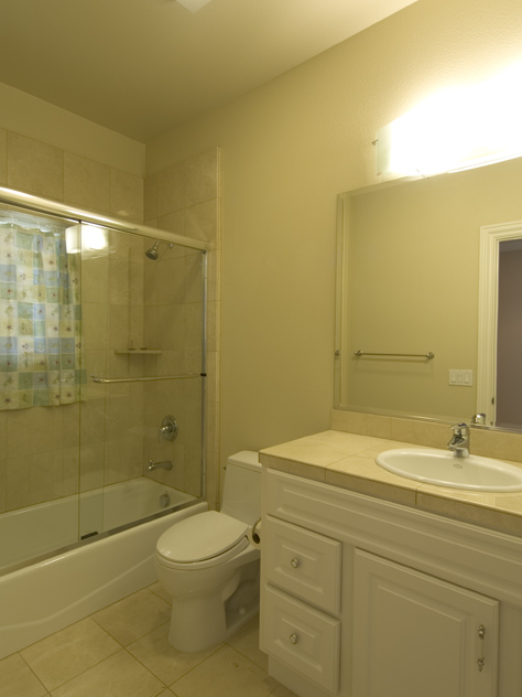 Bedroom Mf Bath  picture - 186 Monroe Dr, Palo Alto 94306