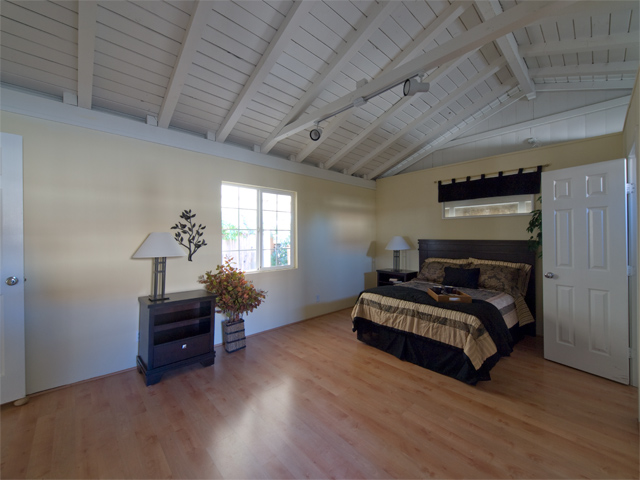 Master Bedroom picture - 2951 South Court, Palo Alto 94306