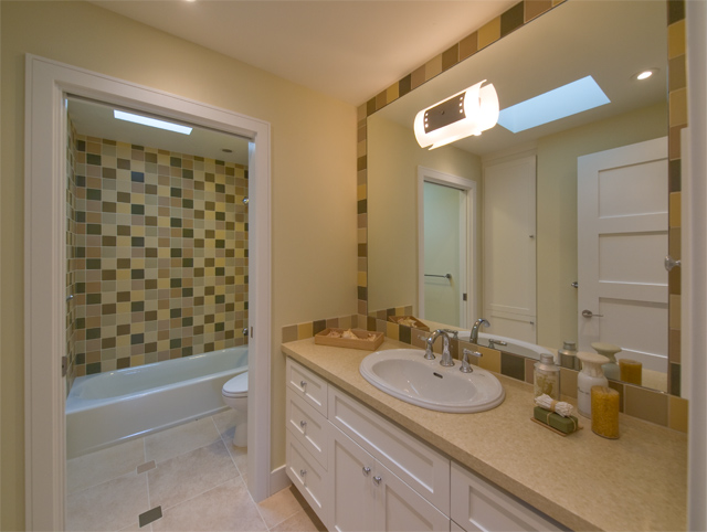 Upstairs Bath  picture - 737 Webster St, Palo Alto 94301