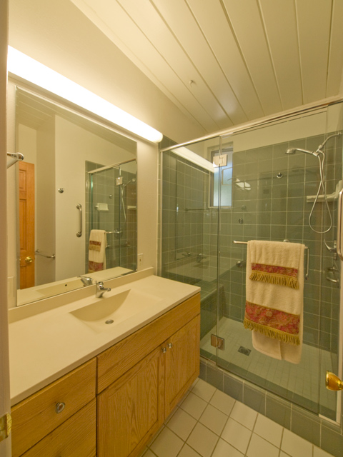 Bath  picture - 352 Carolina Ln, Palo Alto 94306