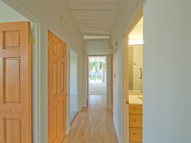 Hall  picture - 352 Carolina Ln, Palo Alto 94306