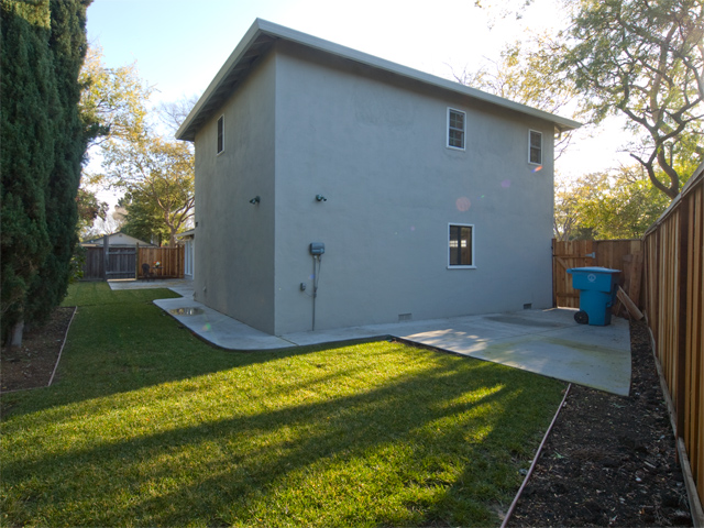 Side Yard  picture - 891 Clara Dr, Palo Alto 94303