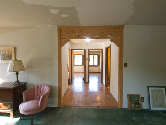 Hallway  picture - 3070 Middlefield Rd, Palo Alto 94306