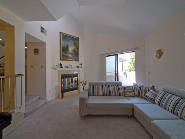 Living picture - 3073 Middlefield Rd, Unit 202, Palo Alto 94306