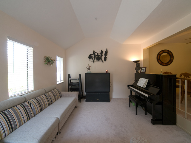Living picture - 3073 Middlefield Rd, Unit 202, Palo Alto 94306