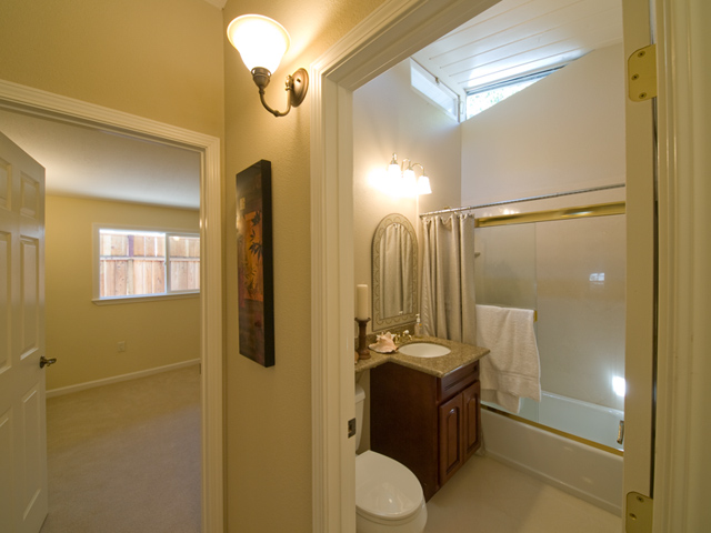 Bath picture - 4195 Park Blvd, Palo Alto 94306