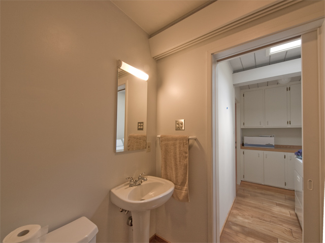 Bath (B) picture - 281 Parkside Dr, Palo Alto 94306
