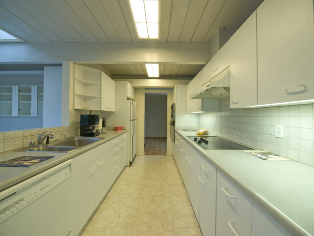 Kitchen (B) picture - 281 Parkside Dr, Palo Alto 94306