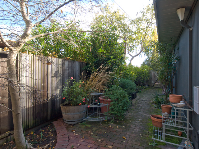 Side Yard  picture - 281 Parkside Dr, Palo Alto 94306