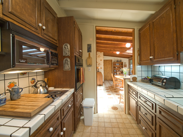Kitchen picture - 3084 Stelling Dr, Palo Alto 94303