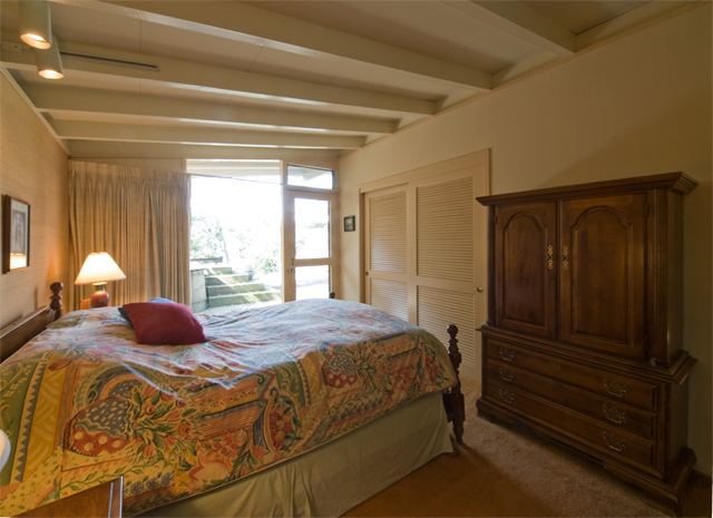 Master Bedroom picture - 3084 Stelling Dr, Palo Alto 94303