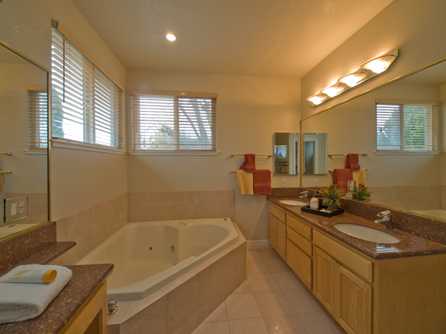 Bath  picture - 871 Sycamore Dr, Palo Alto 94303