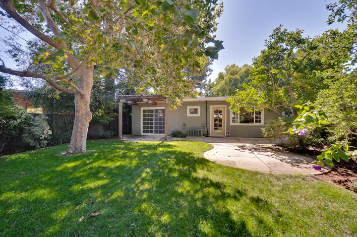 Back Yard picture - 619 Alger Dr, Palo Alto 94306