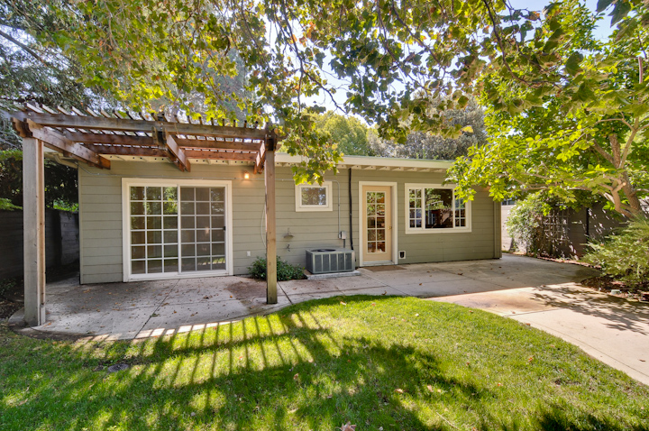 Back Yard picture - 619 Alger Dr, Palo Alto 94306