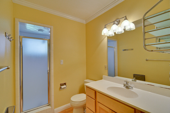 Bathroom 1 picture - 619 Alger Dr, Palo Alto 94306