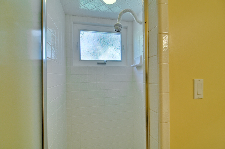 Bathroom 1 picture - 619 Alger Dr, Palo Alto 94306