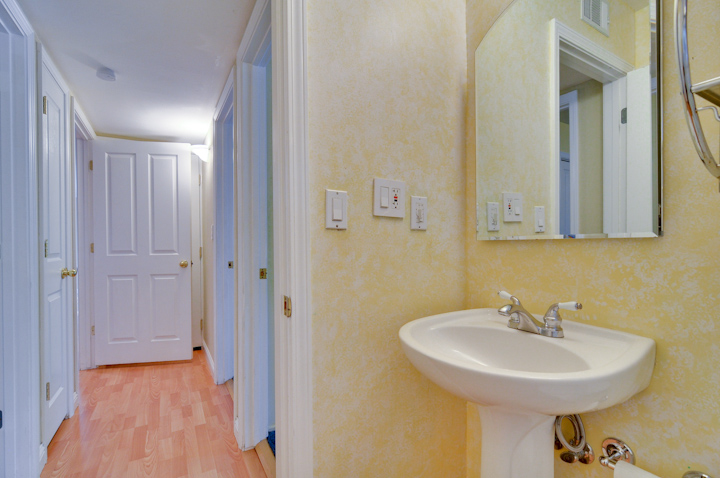 Bathroom 2 picture - 619 Alger Dr, Palo Alto 94306