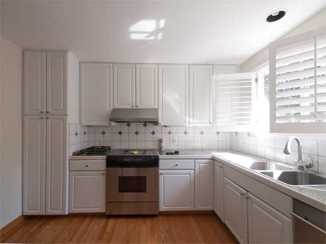 Kitchen picture - 712 Coastland Dr, Palo Alto 94303