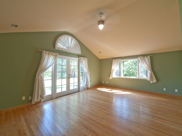 Master Bedroom picture - 712 Coastland Dr, Palo Alto 94303