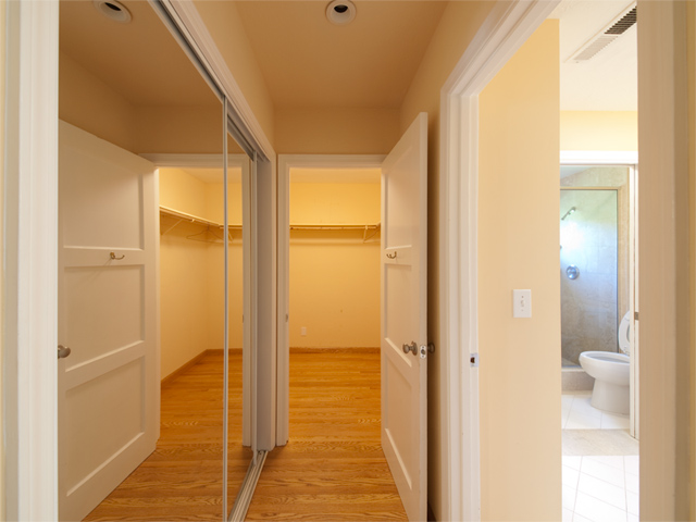 Master Closet  picture - 712 Coastland Dr, Palo Alto 94303