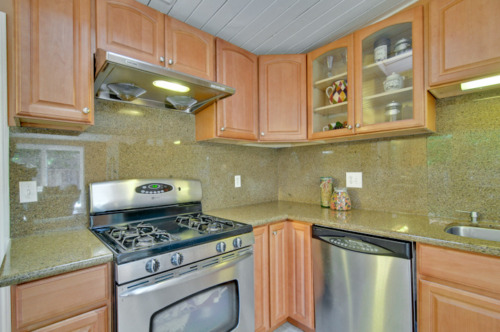 Kitchen picture - 935 Dennis Dr, Palo Alto 94303