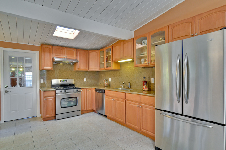 Kitchen picture - 935 Dennis Dr, Palo Alto 94303