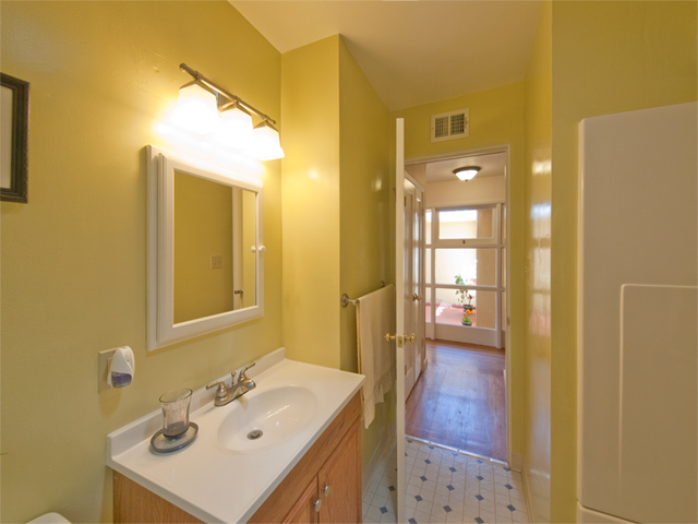 Bathroom picture - 4257 Los Palos Ave, Palo Alto 94306