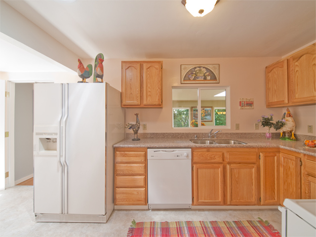 Kitchen picture - 4257 Los Palos Ave, Palo Alto 94306