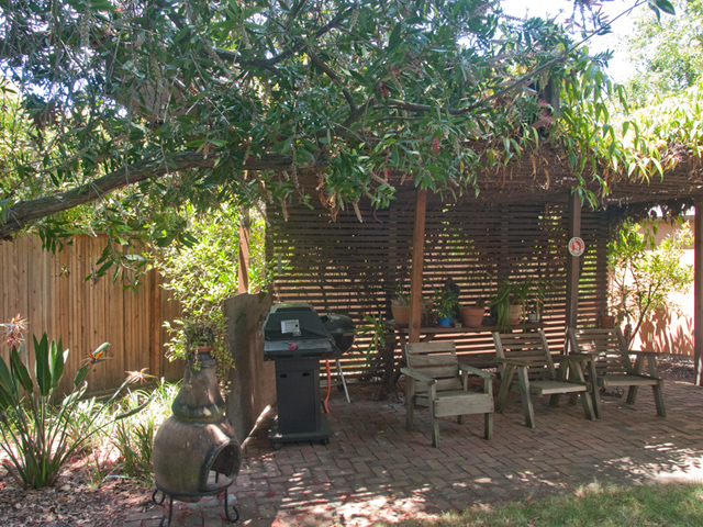 Barbeque Area  picture - 930 Los Robles Ave, Palo Alto 94306