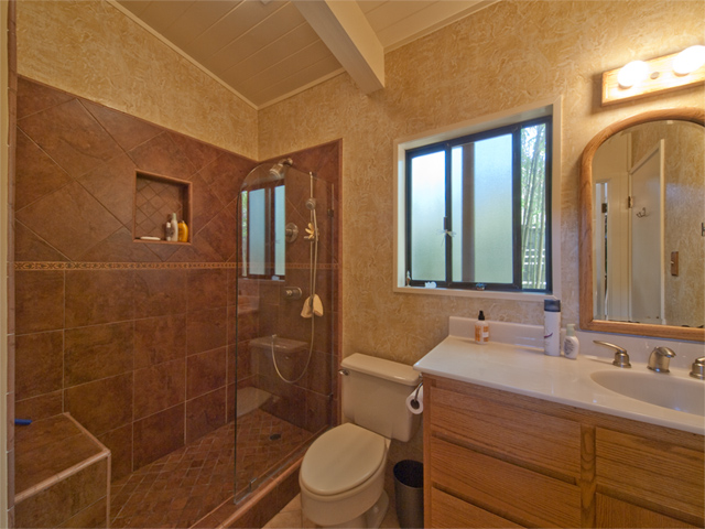 Bathroom 3 picture - 930 Los Robles Ave, Palo Alto 94306