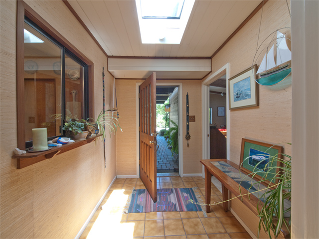 Entry picture - 930 Los Robles Ave, Palo Alto 94306