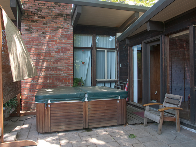 Hot Tub  picture - 930 Los Robles Ave, Palo Alto 94306