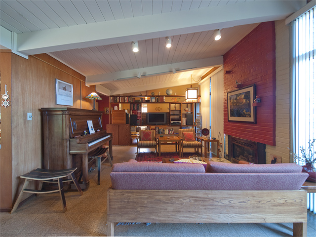 Living Room picture - 930 Los Robles Ave, Palo Alto 94306
