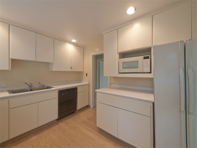 Kitchen picture - 3059 Louis Rd, Palo Alto 94303