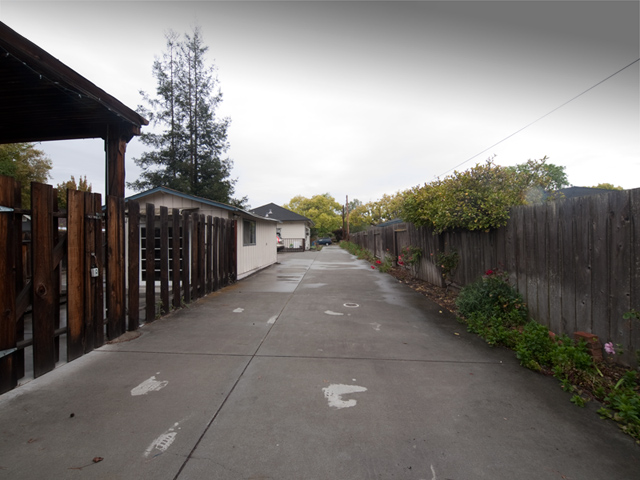Driveway picture - 641 Marion Ave, Palo Alto 94301