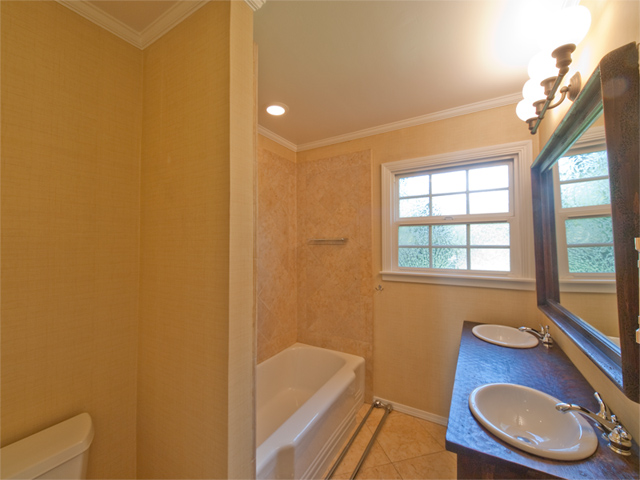 Bathroom 1 picture - 1519 Mariposa Ave, Palo Alto 94306