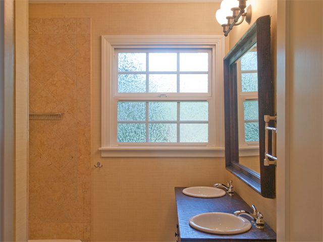 Bathroom 1 Window  picture - 1519 Mariposa Ave, Palo Alto 94306