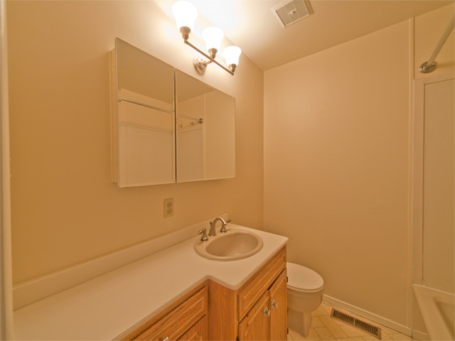 Bathroom picture - 3080 Middlefield Rd, Palo Alto 94306