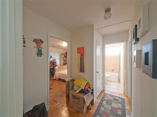 Hall picture - 4049 Middlefield Rd, Palo Alto 94303