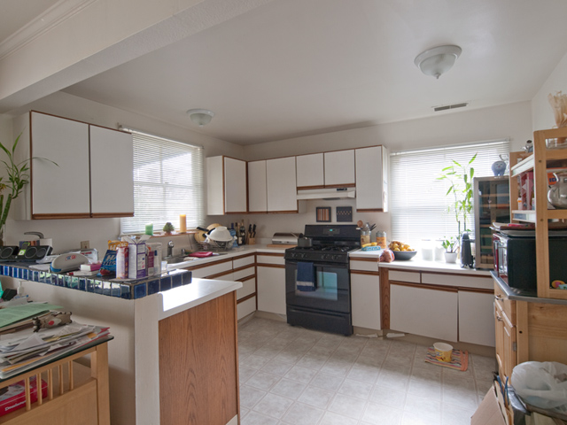 Kitchen picture - 4049 Middlefield Rd, Palo Alto 94303