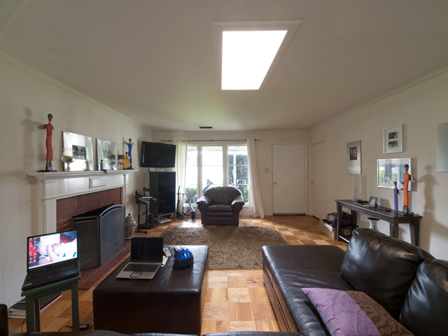 Living Room picture - 4049 Middlefield Rd, Palo Alto 94303