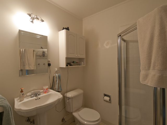 Master Bath picture - 4049 Middlefield Rd, Palo Alto 94303