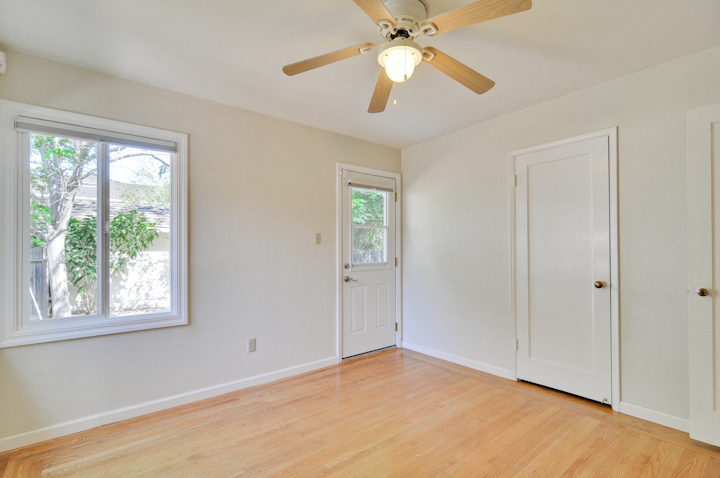 Bedroom 1 (B) picture - 300 Monroe Dr, Mountain View 94040